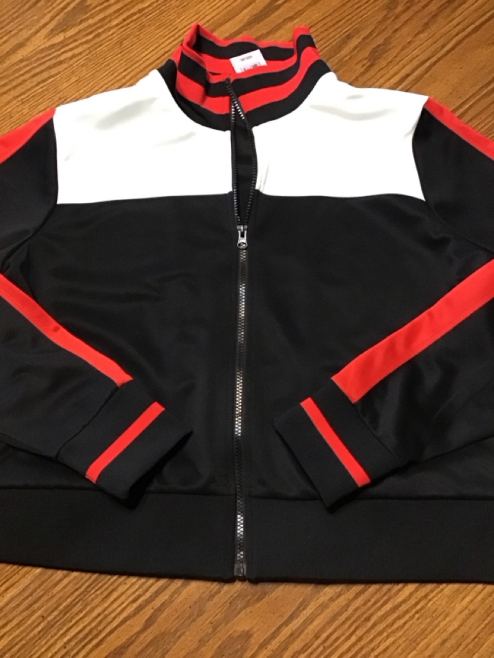 Woman’s new with tag size XLwild fable Black White and Red Two-Piece Skirt Set - Picture 8 of 15